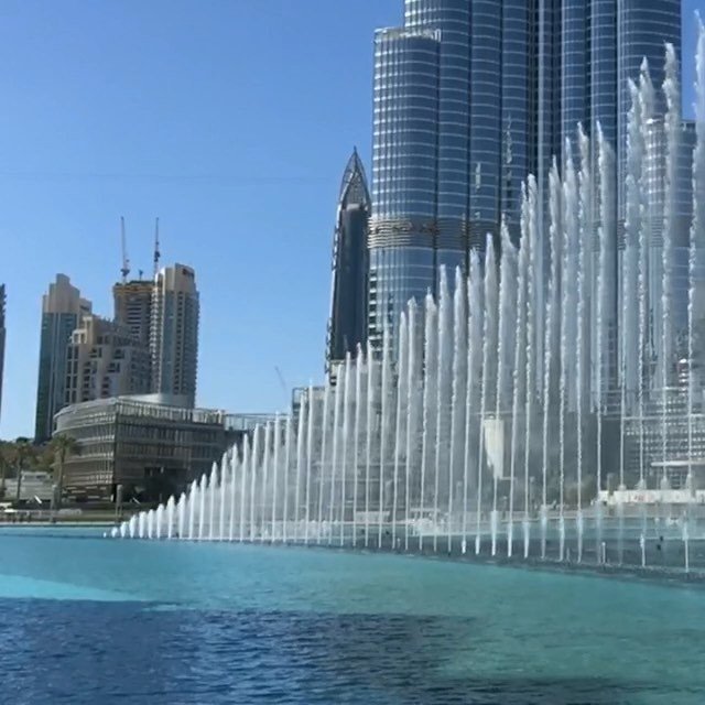 We have been in awe of the Dubai Fountsins on countless occasions, but today was the first time we've experienced them in daylight. So here they are captured in slow-mo @downtowndubai @burjkhalifa @atthetopburjkhalifa @thedubaimall