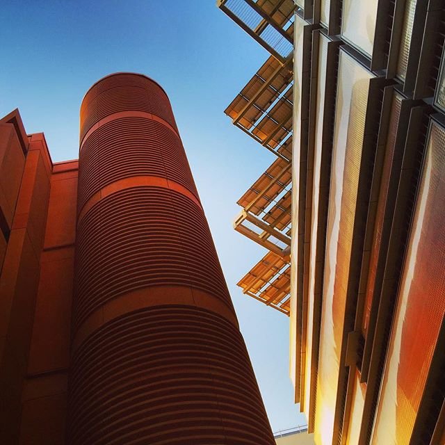 Our blog post on Masdar City is now live. Head on over to read all about this technological marvel with its driver-less cars & unique design (link in bio). @masdarofficial
