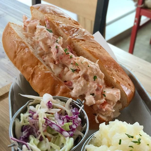 Today we lunch at @theshackad which is currently having a soft opening. We sampled the #lobsterroll - full review coming soon to the blog