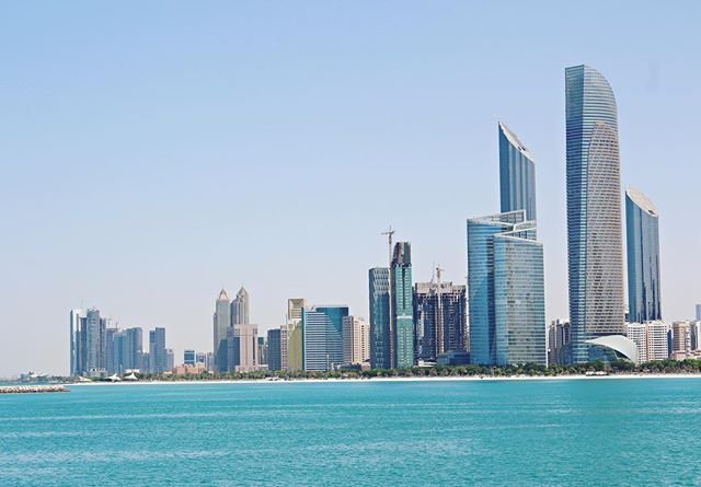 ✖️WEEKEND VIBES✖️ The weekend is here and we couldn’t be more excited. We have a brunch planned, we’ll be checking out a new menu launch and we’ll most definitely be sleeping. What are your weekend plans?
・
・
・
#WeekendVibes #SimplyAbuDhabi #InAbuDhabi #DiscoverAbuDhabi #OutAndAboutUAE #BeautifulDestinations #TravelAwesome #PassionPassport #AbuDhabi #Corniche #Views #Cityscape
