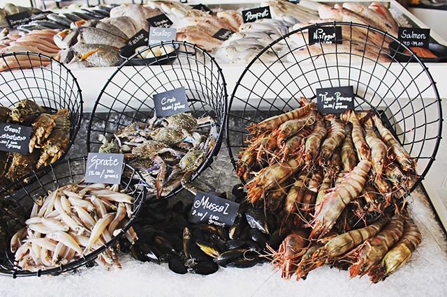 ✖️FISH MARKET✖️ This week has been so hectic this is the first chance I’ve had to post from our shoot with @whatscookinguae. My second episode was a lot of fun to film thanks to my co-host @thehungryhedon, who kept me laughing the whole way through. Can’t wait for you guys to see thee episode which was shot at #TheFishMarket, the oldest seafood restaurant in #MyDubai.
・
・
・
#MyFishMarket #RadissonBluDXB #ThatHotelGuy #OutAndAboutUAE #InstaFood #InstaDubai #FoodieDubai #MyDubai #EEEEEATS #GetInMaBelly #BuzzFeast #BuzzFeedFood #f52grams #IgersDubai #FeedFeed #LoveFood #BeautifulCuisines #Foodie #FoodAndWine #TryItOrDiet #EatFamous #FeedYourSoul #ForkYeah #NoLeftovers #FoodPornShare #EatTheWorld #AlwaysHungry #DailyFoodFeed #Seafood